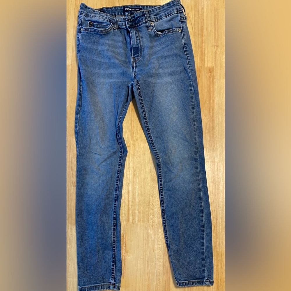 Calvin Klein classic stretch skinny jeans 8x28 medium wash.